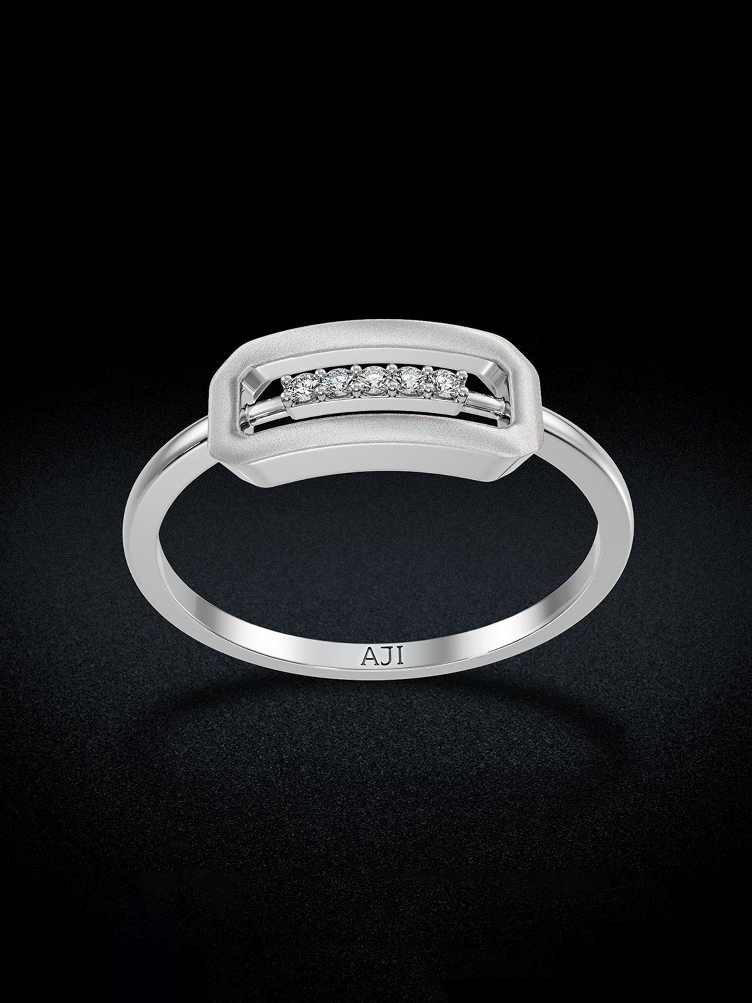 Joyalukkas Polished Extravagant Men's Platinum Ring