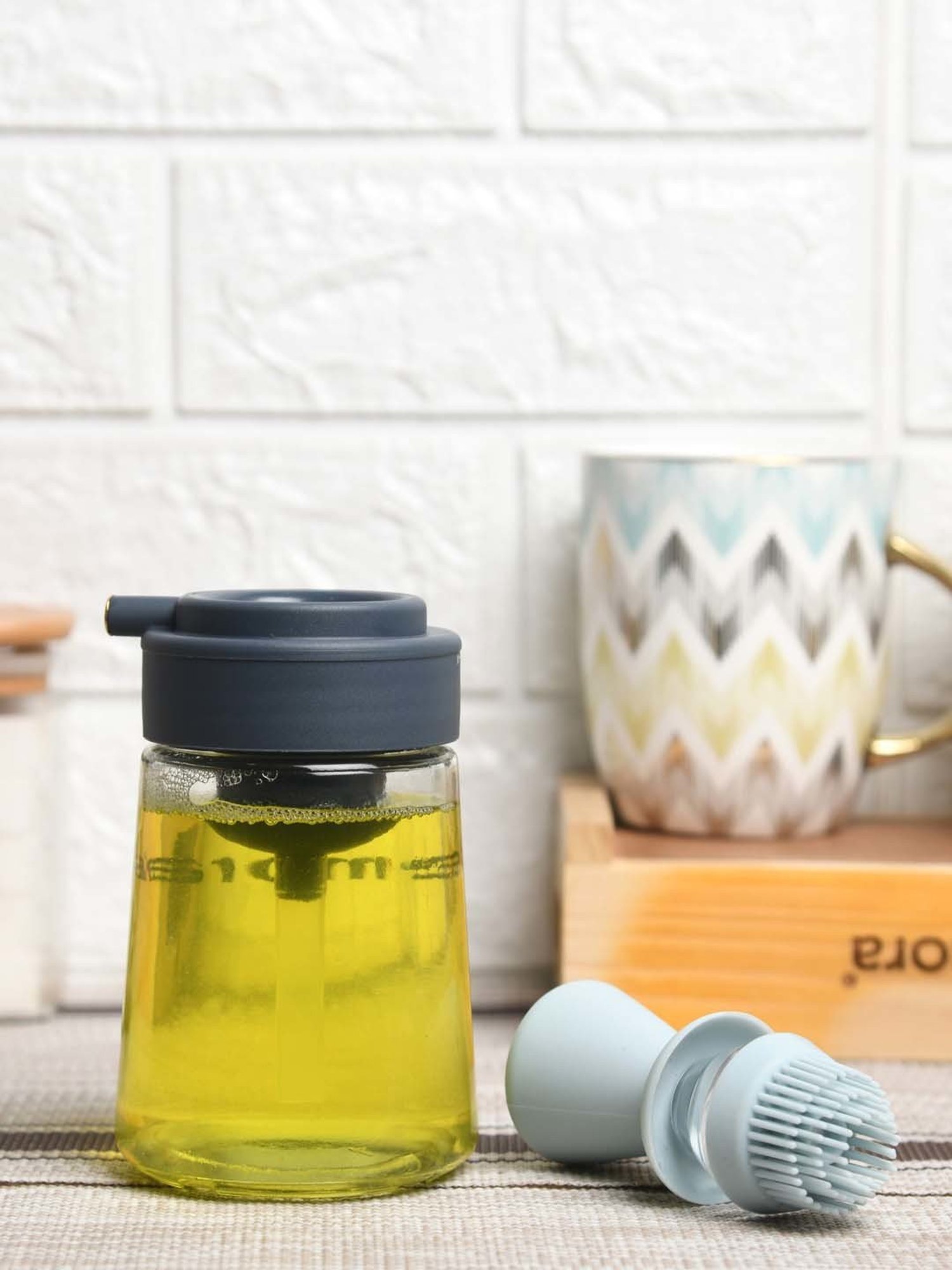 COLE & MASON White & Beige Ceramic Pourer - Set of 1