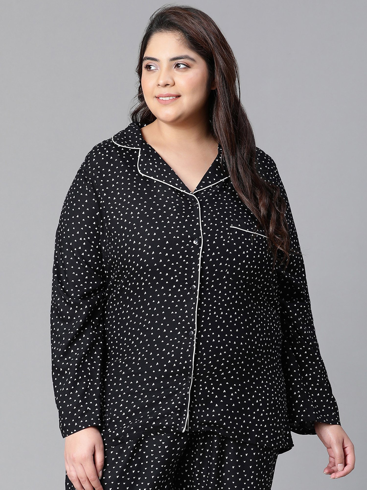 Oxolloxo Black & White Viscose Rayon Printed Night Shirt