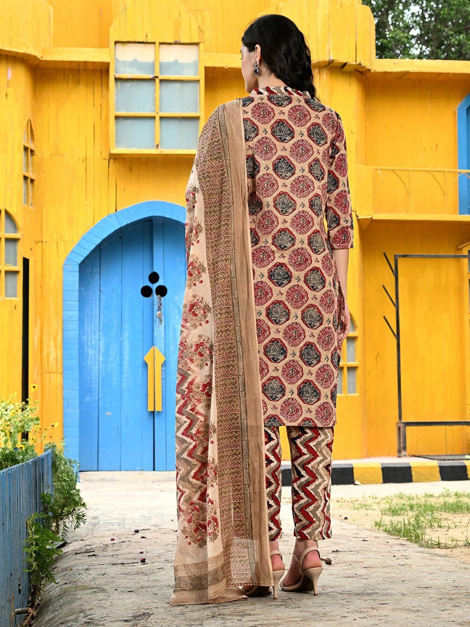 DECKEDUP Multicolor Embroidered Kurta With Pants & Dupatta