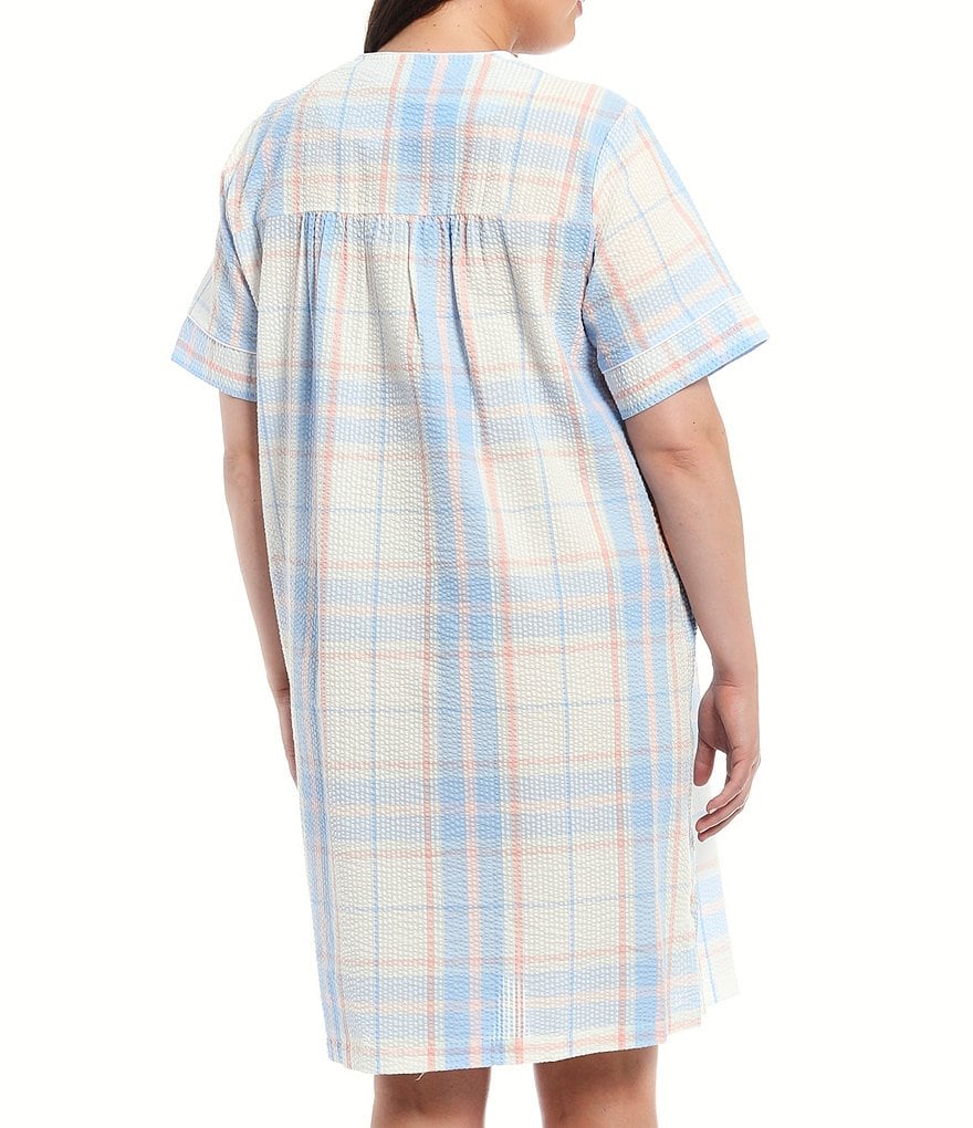 VAN WINKLE CO. Plus Solid Satin Maxi Chemise