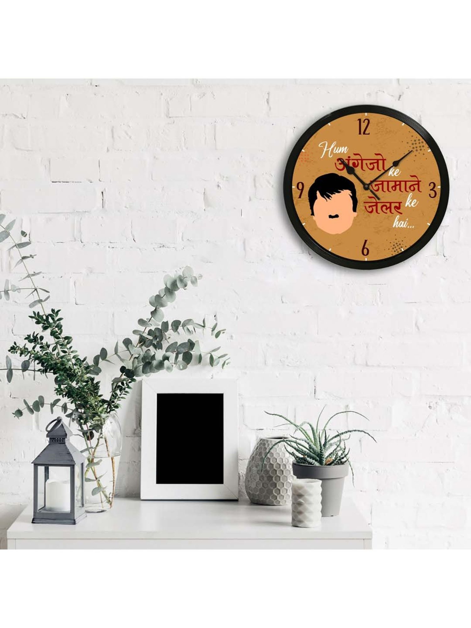 eCraftIndia 'Hum Angrezo K Jamane K Jelar Hai' Designer Round Analog Black Wall Clock