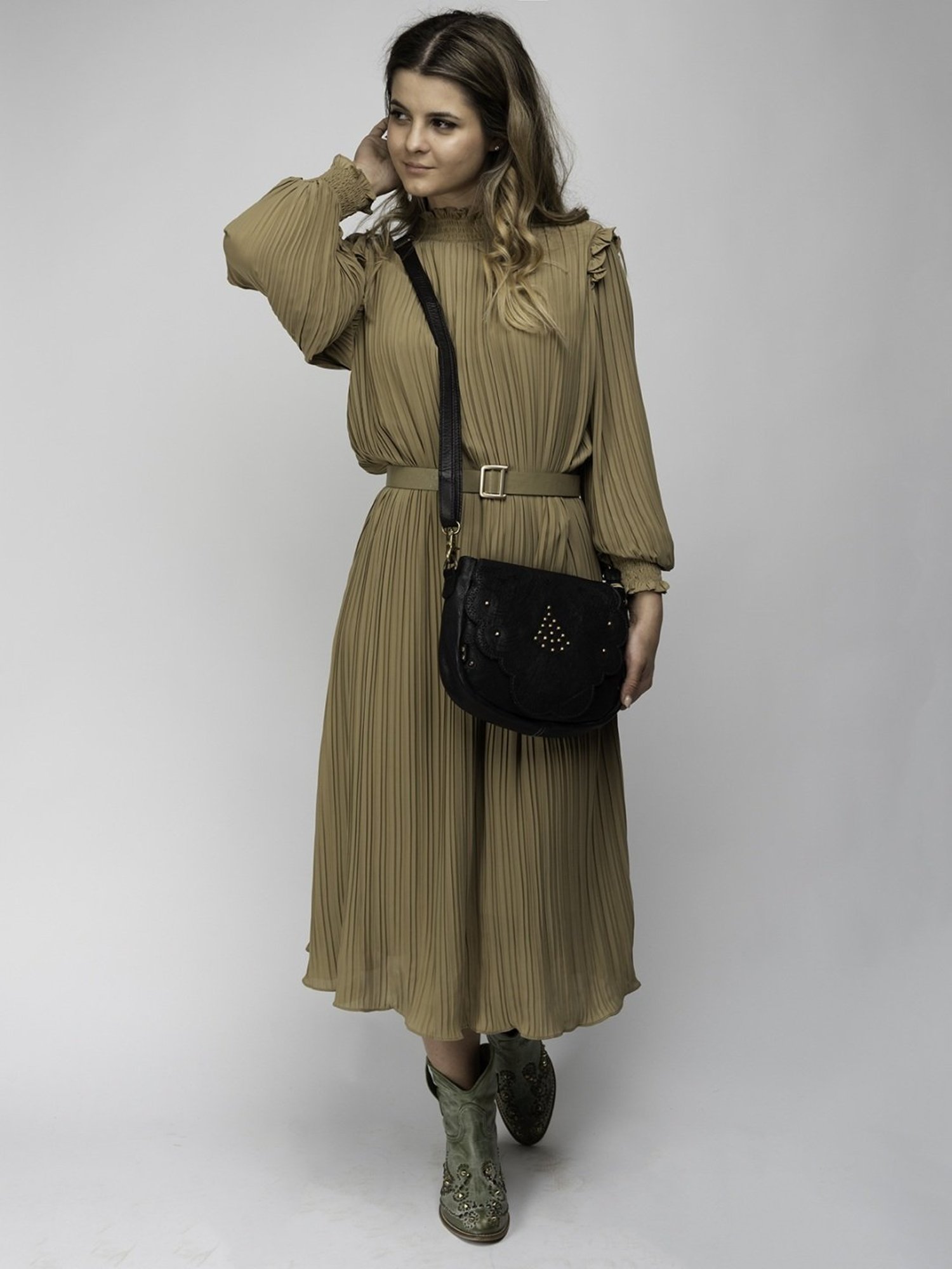 Art N Vintage Carob Black Leather Textured Small Sling Handbag