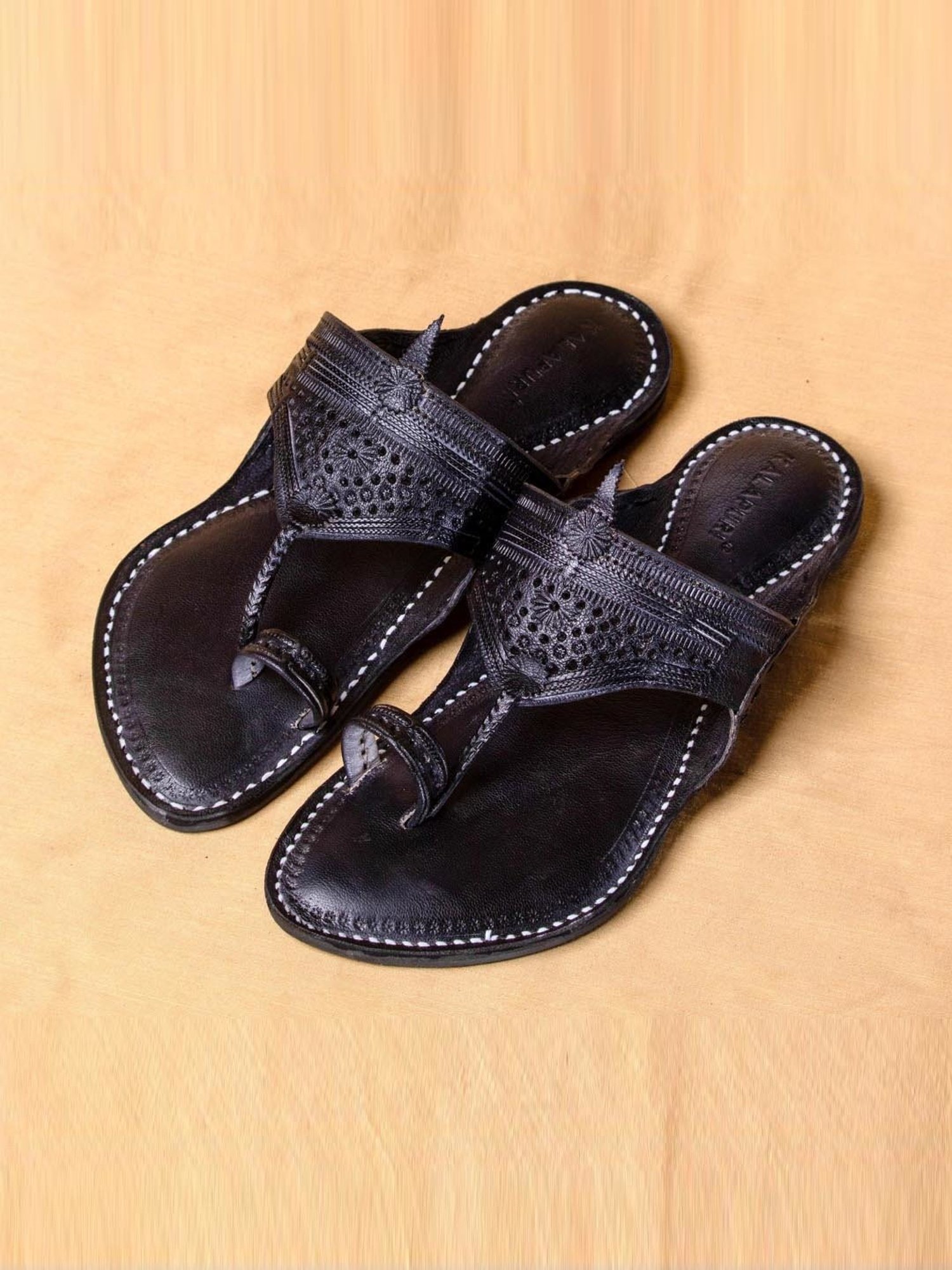 Kalapuri Men's Black Kolhapuri Sandals