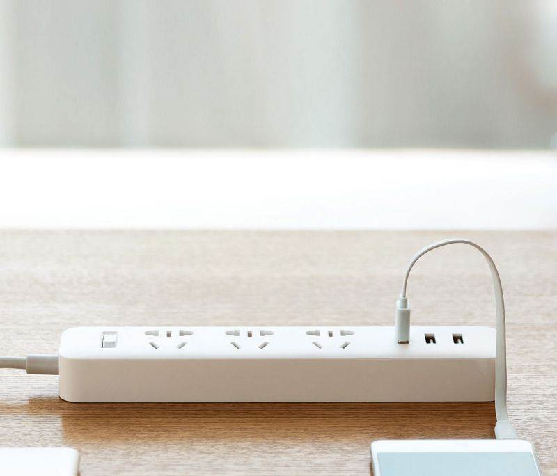 Xiaomi Mi Smart Power Strip Power Adapter 3 Outlets 2500W Maximum Power Output with 3 USB Charging Ports for iPhone Xiaomi Samsung Smartphone Tablet TV