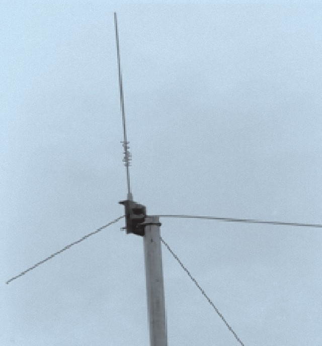 MFJ-1740 Base antenna, 2m, 2ft, w/ground plane