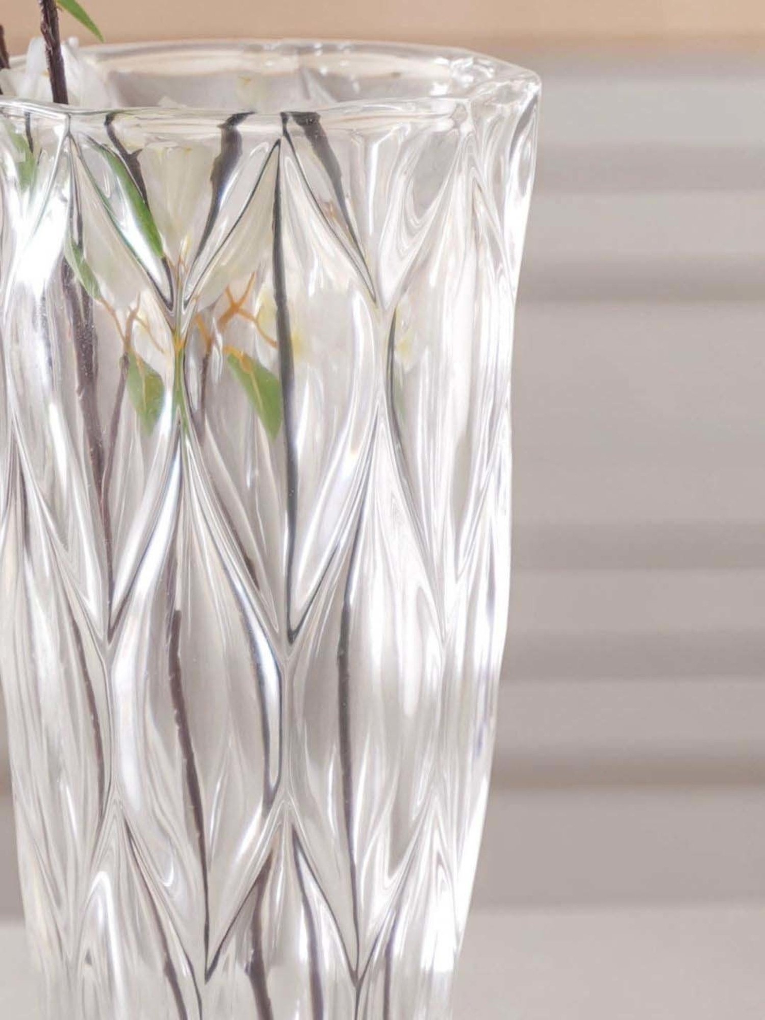 Nestasia Premium Quality Textured Transparent Contemporary Textured Crystal Glass Flower Vase 9.84 "