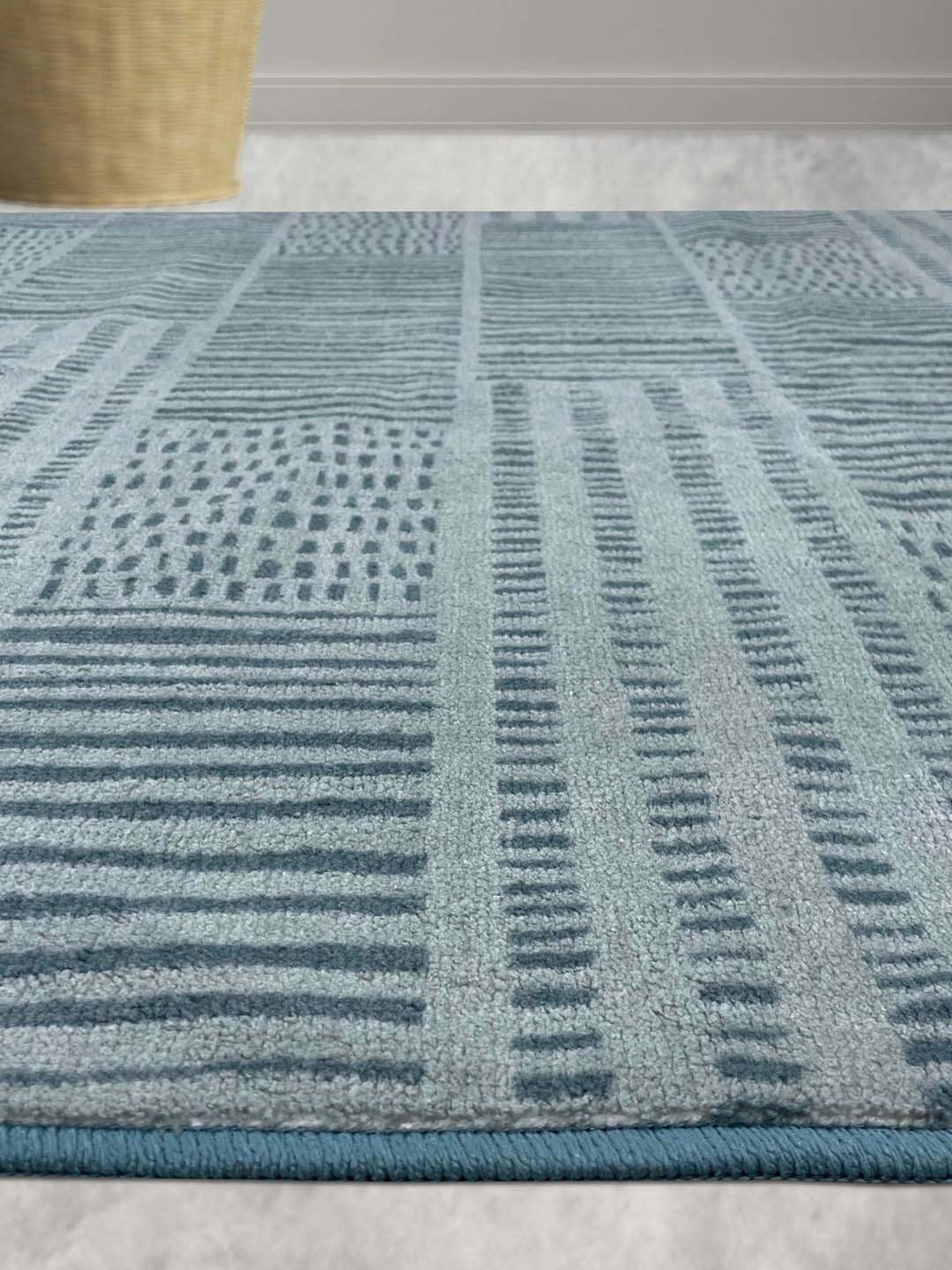 Welspun Blissful Grey Polyester 400 GSM Anti Skid Carpet