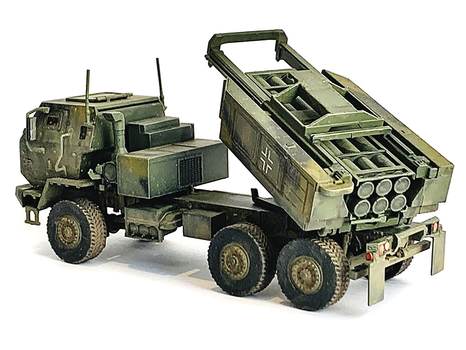 Ukraine M142 High Mobility Artillery Rocket System (HIMARS) Green Camouflage "NEO Dragon Armor" Series 1/72 Plastic Model by Dragon Models