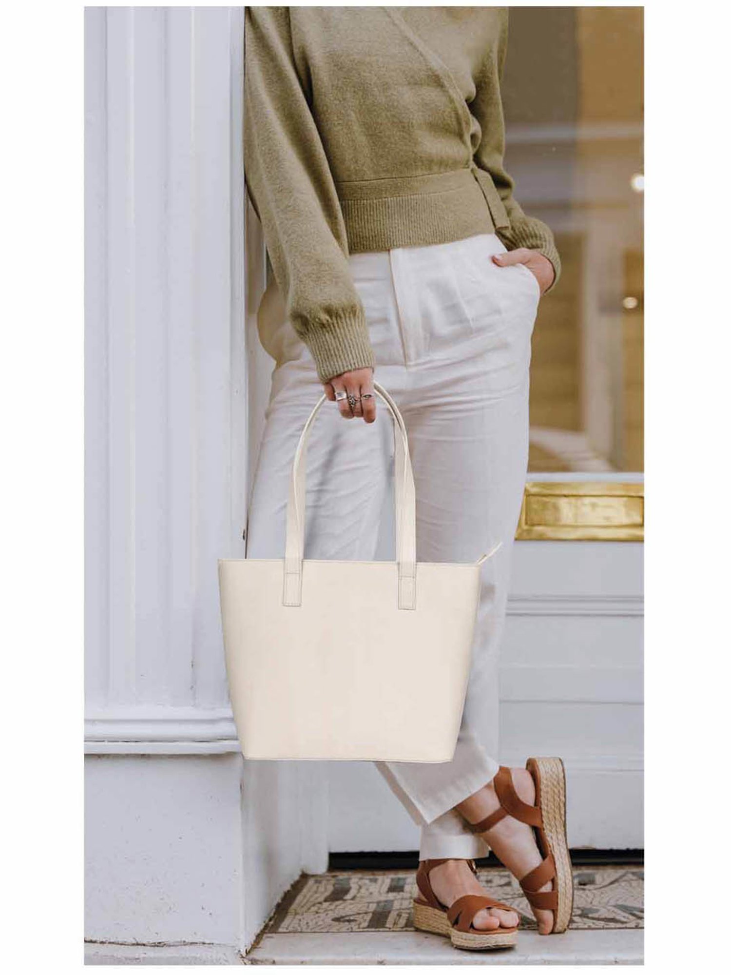 Favore White Solid Medium Totes