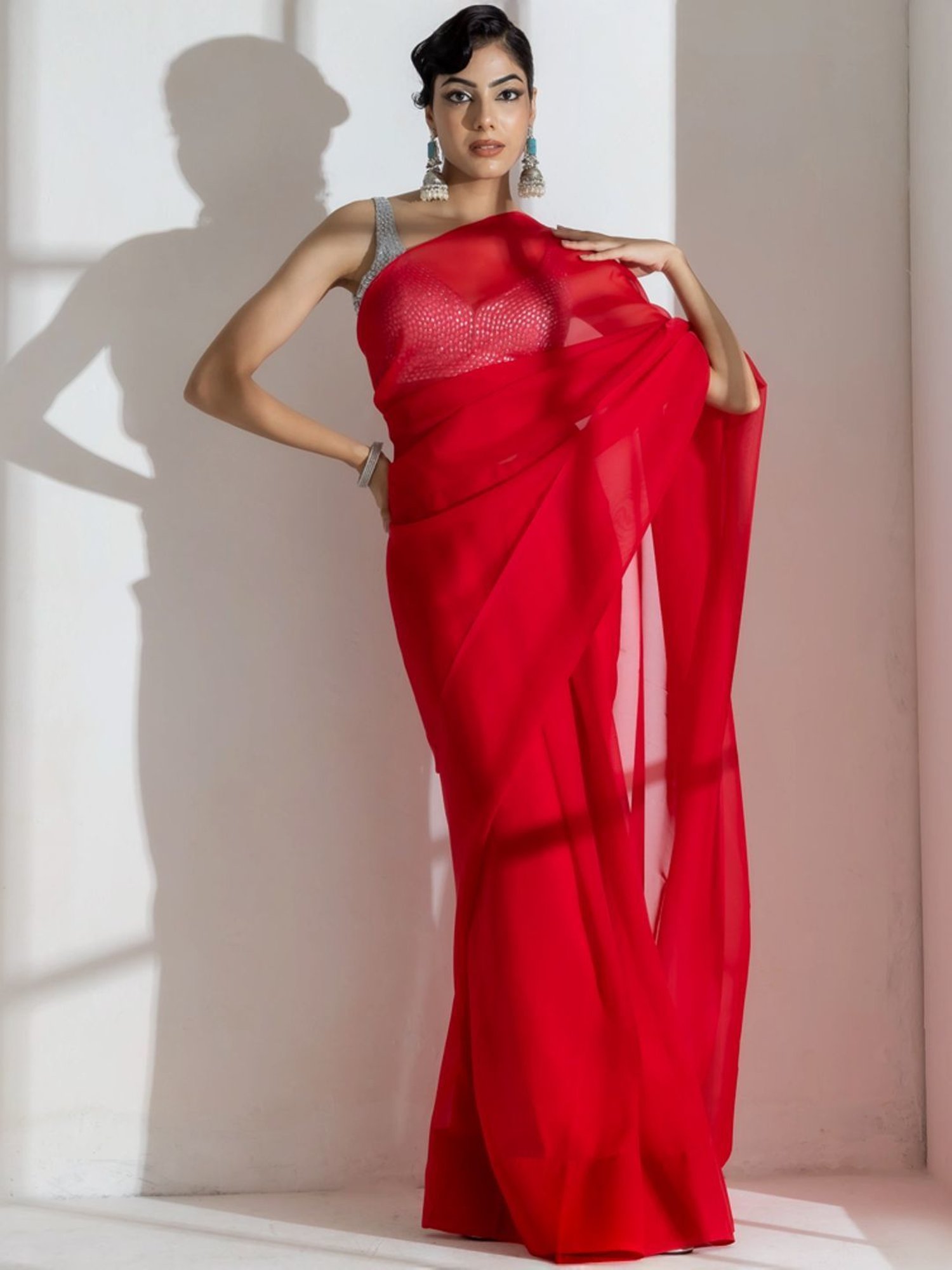 Swtantra Devil Red Plain Saree With Unstitched Blouse
