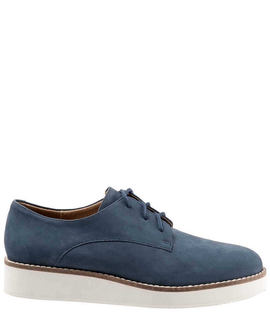 SoftWalk Willis Embossed Soft Leather Oxford Sneakers