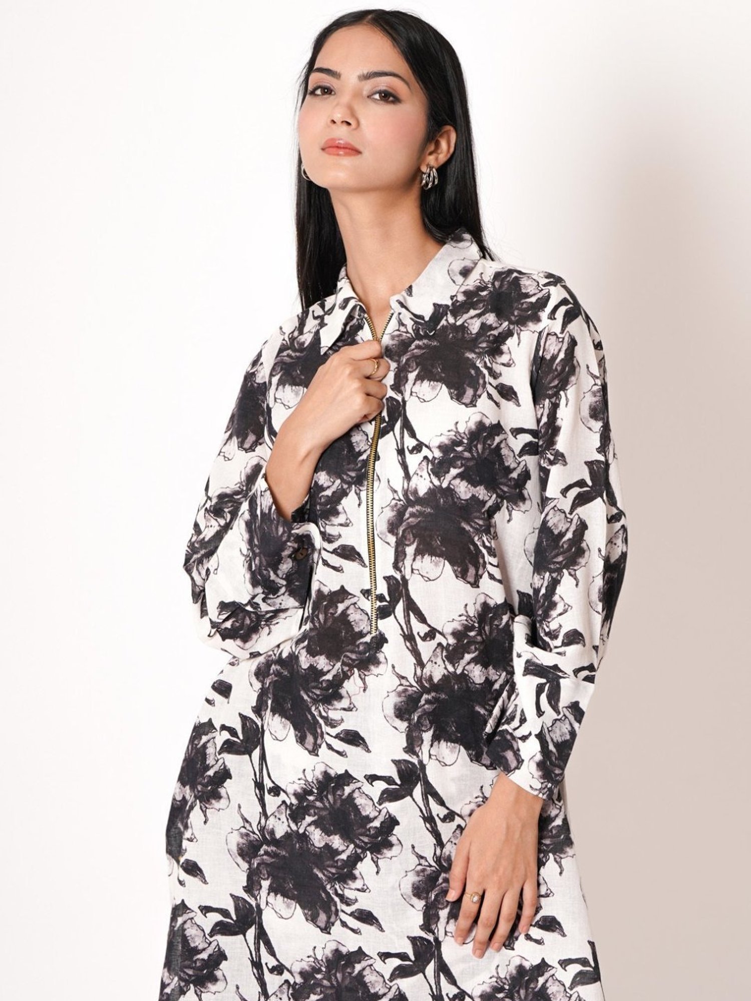 Kameez by Pooja Black & White Voil Slub Floral Print Co-ord Set (Set of 2)