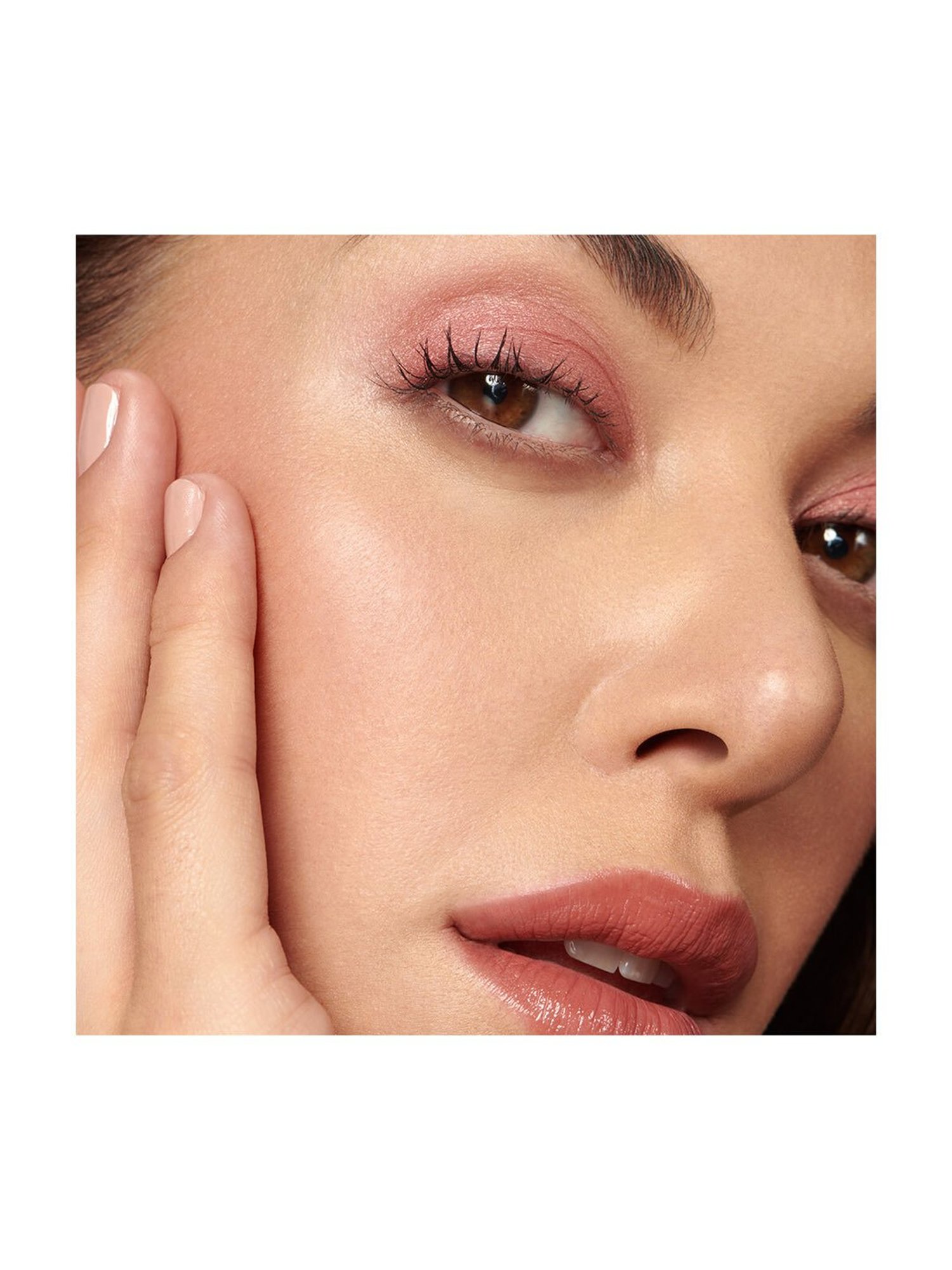 Lakme Absolute Explore Eye Shadow Stick Subtle Pink - 1.4 gm