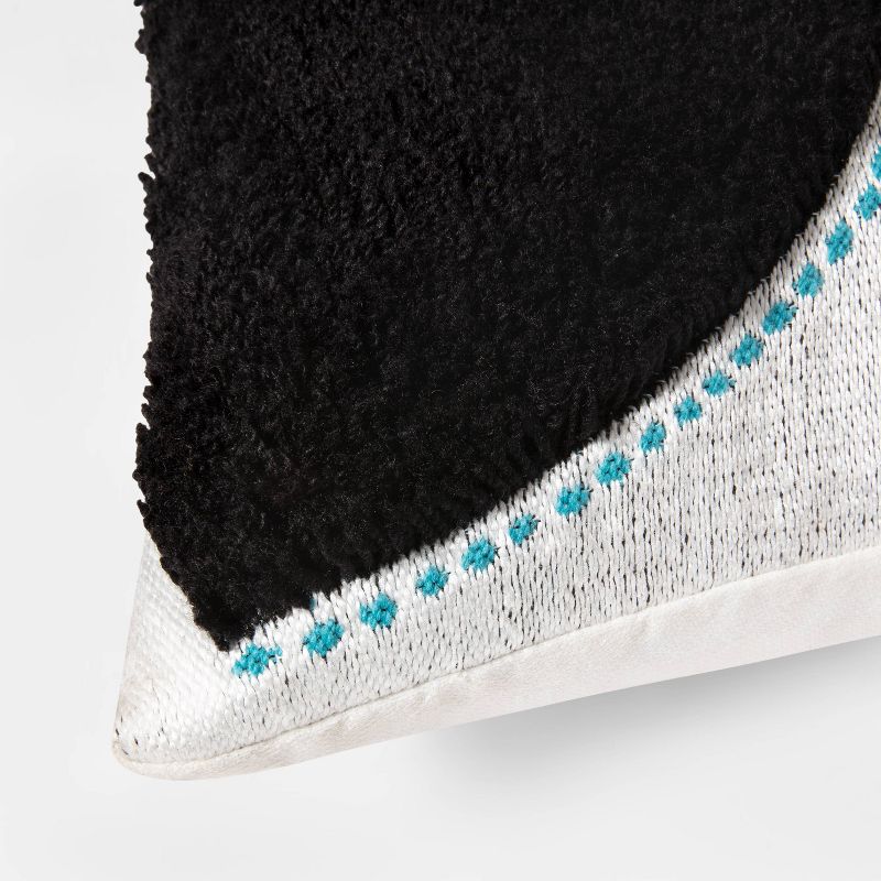 Throw Pillow Arc Black/White - Project 62™