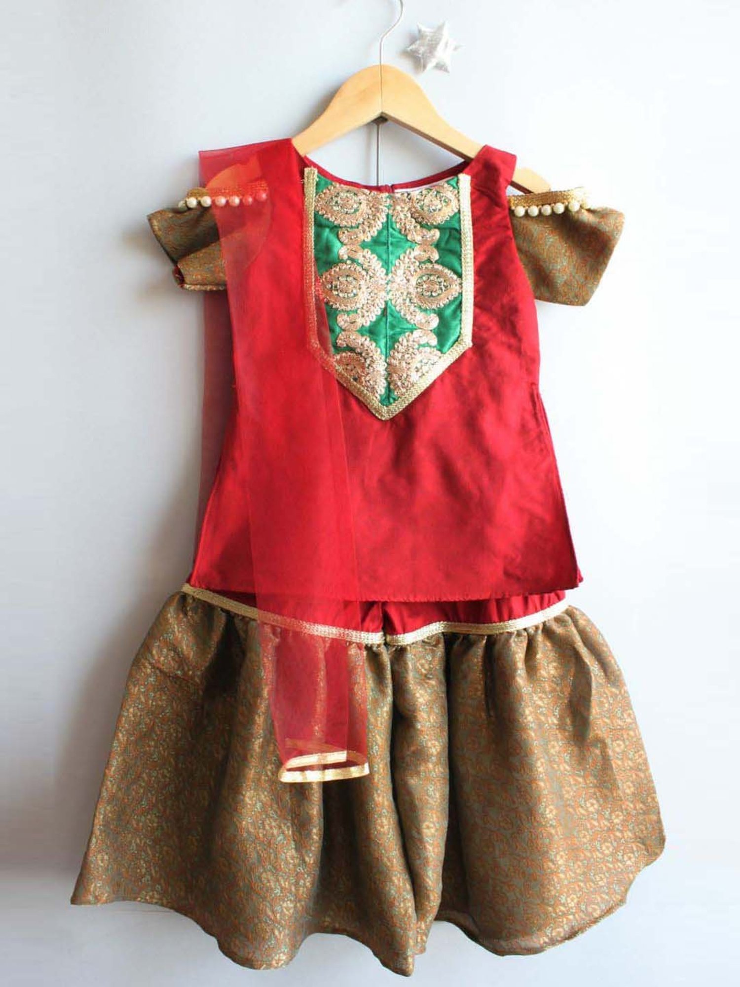 Many Frocks Kids Maroon & Green Embellished Kurta Set