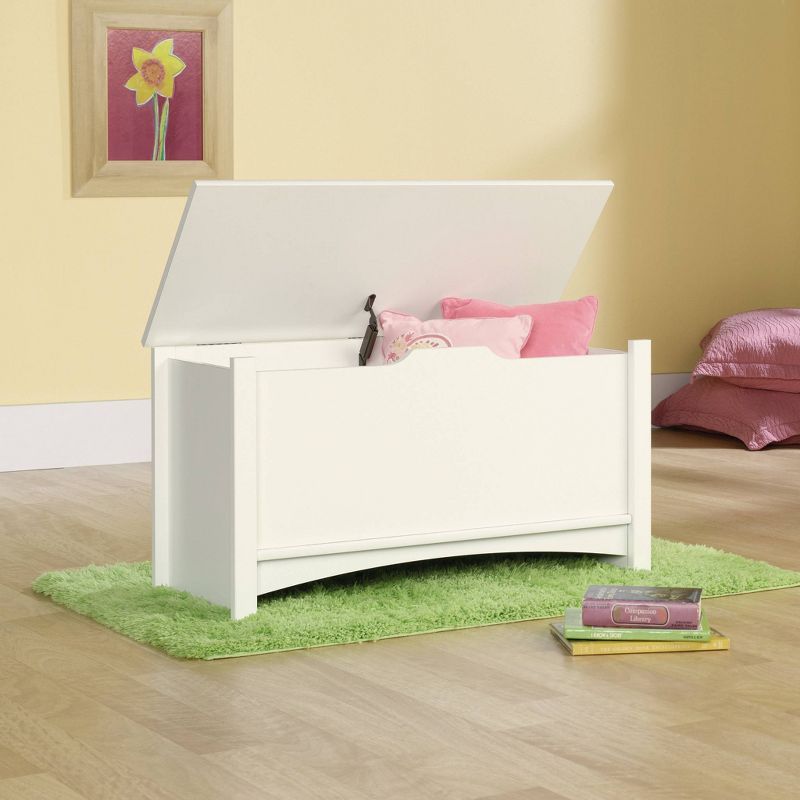 Child Craft Relaxed Traditional Toy Box/Storage Chest - Matte White