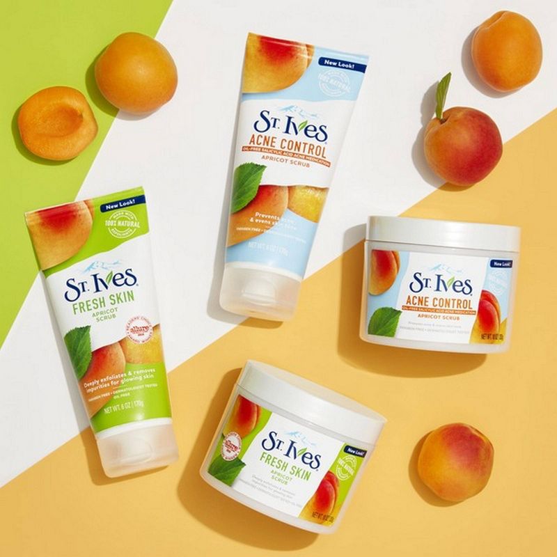 St. Ives Invigorating Face Scrub - Apricot - 1oz