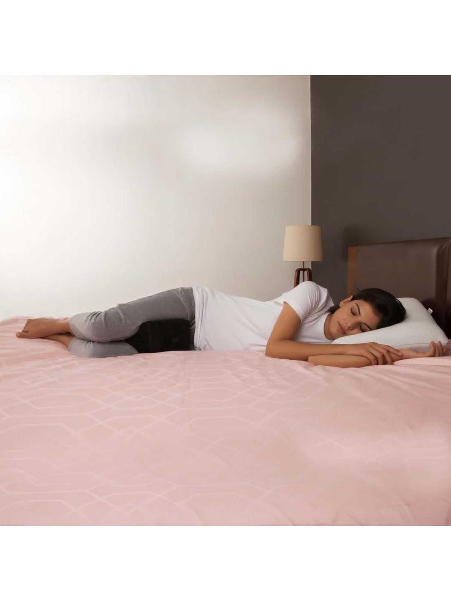 The White Willow Black Orthopaedic Memory Foam Knee Support Leg Rest Pillow - Set of 1