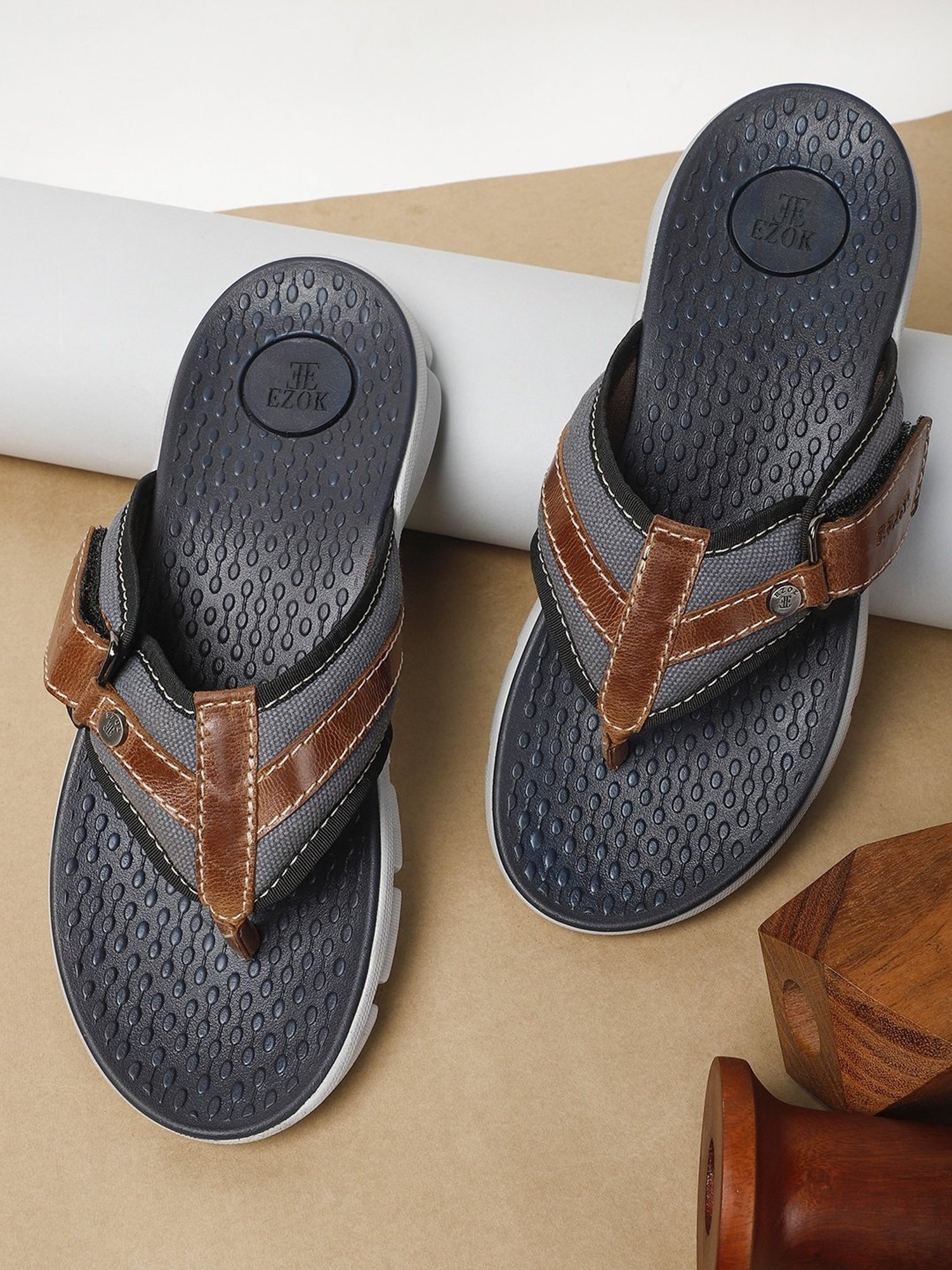 EZOK Men's Brown Thong Sandals