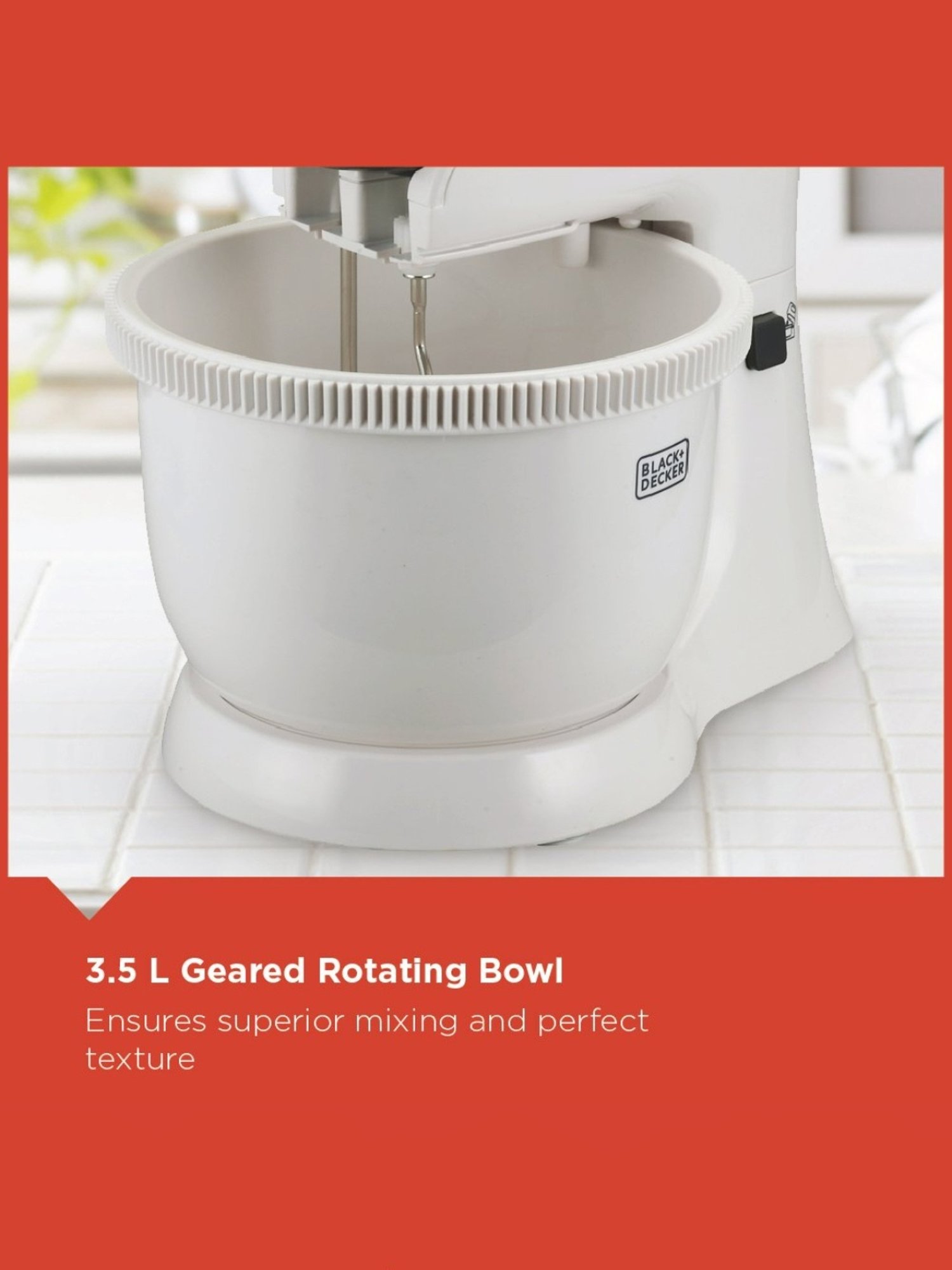 BLACK+DECKER M700 Hand Mixer 300W with 5 Speed Control function (White)