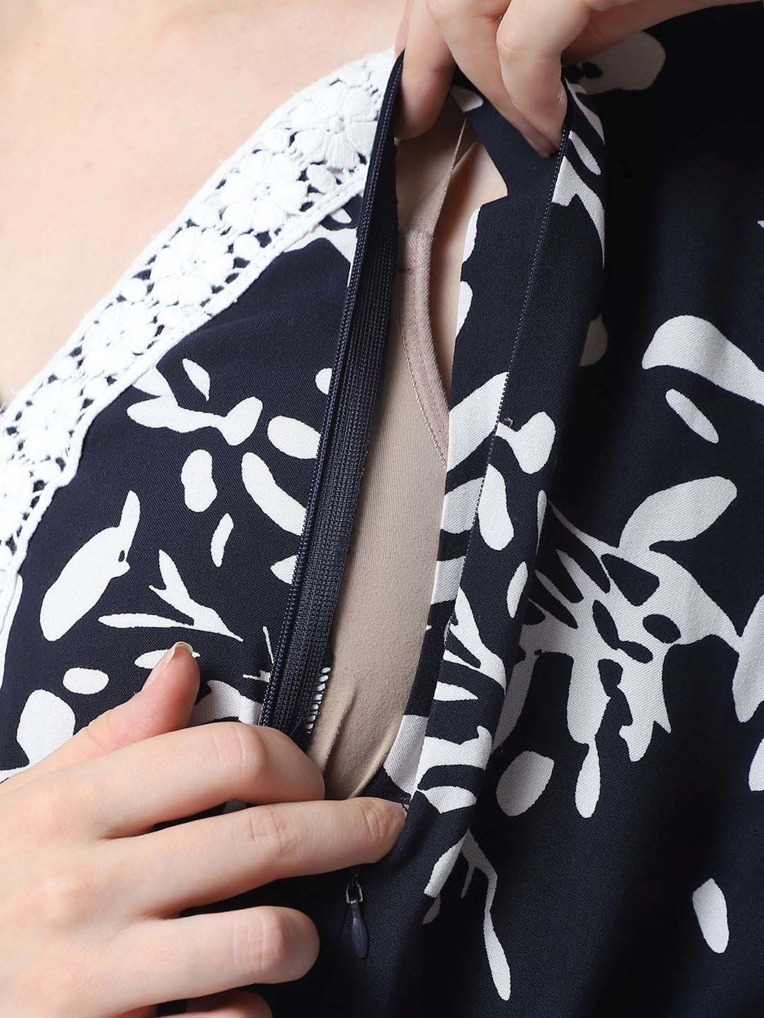 Secret Wish Black Rayon Floral Straight Kaftan