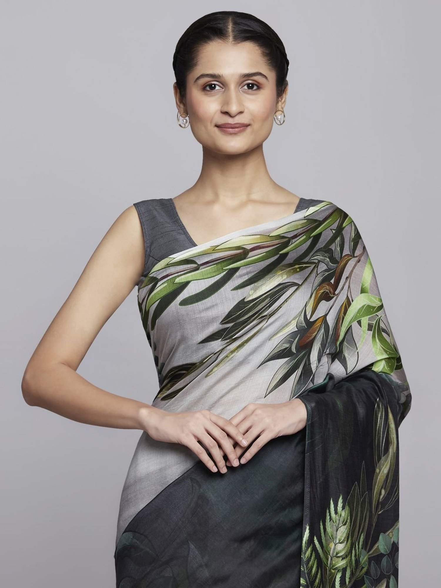 Navyasa by liva Grey & Green Printed Saree With Unstitched Blouse