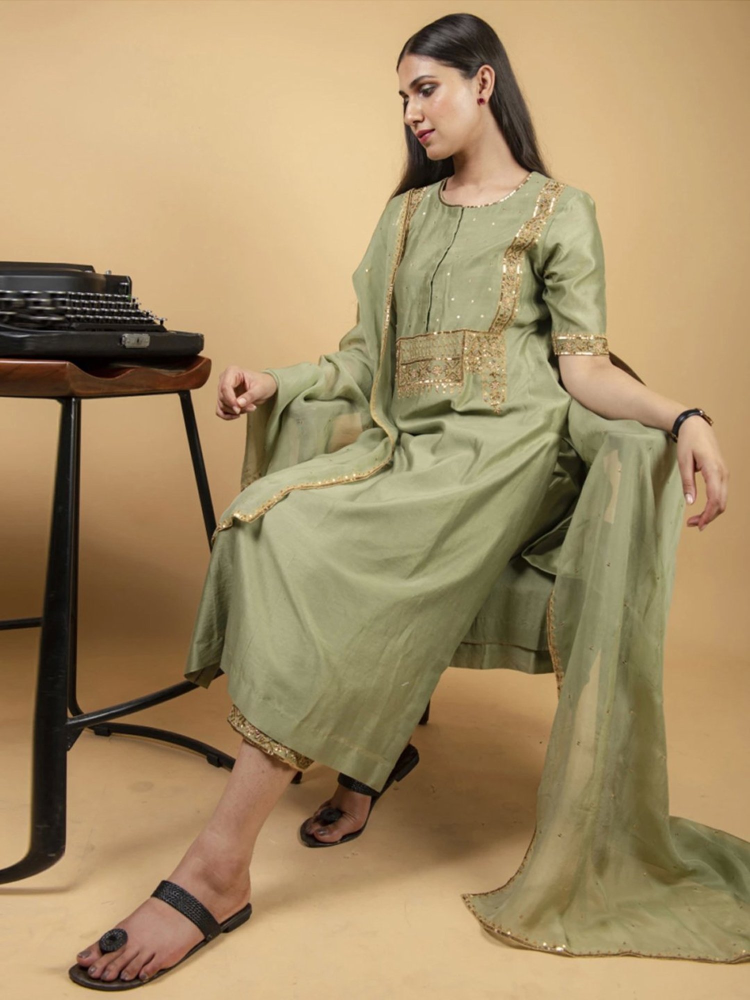 Ikshita Choudhary Green Zardosi Chanderi Silk Embellished Straight Kurta