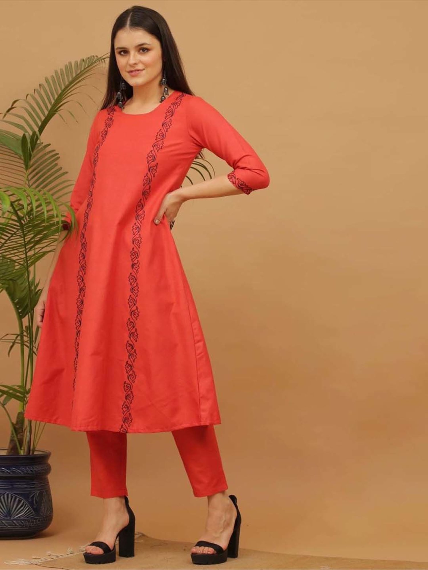 Kaanchie Nanggia Red Embroidered Cotton Kurta Pant Set