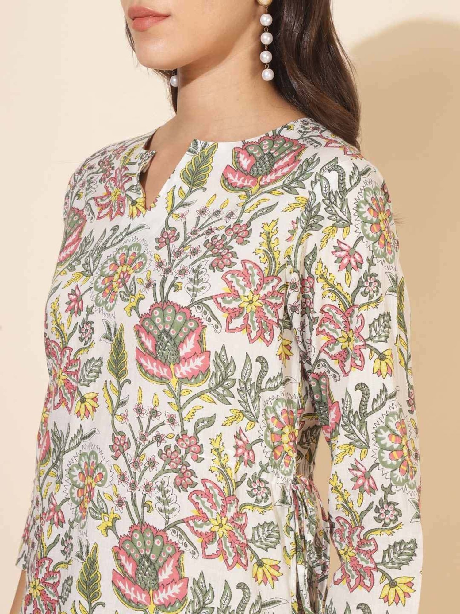 Janasya White Cotton Floral Print Kurti Pant Set
