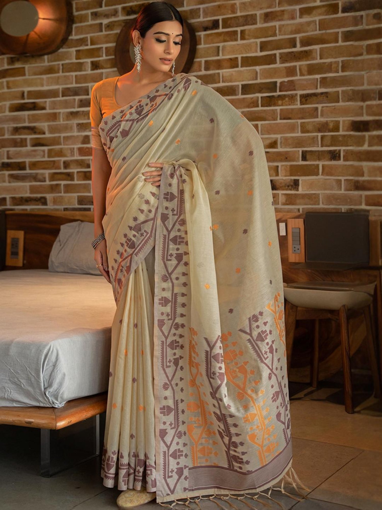 Satrani Beige Cotton Woven Saree With Unstitched Blouse