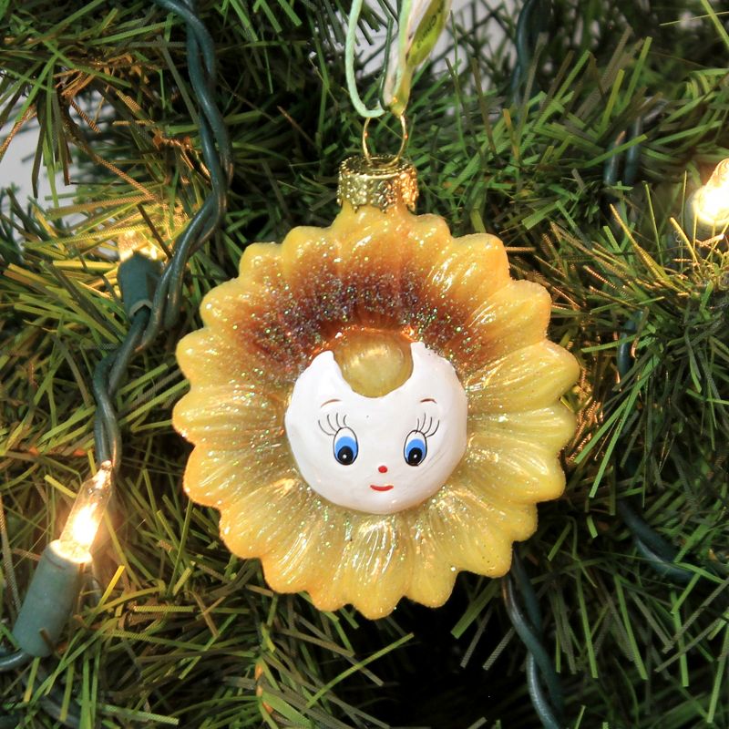 Holiday Ornament 2.75" Cheerful Diasy Flower Flower Spring Easter Retro  -  Tree Ornaments