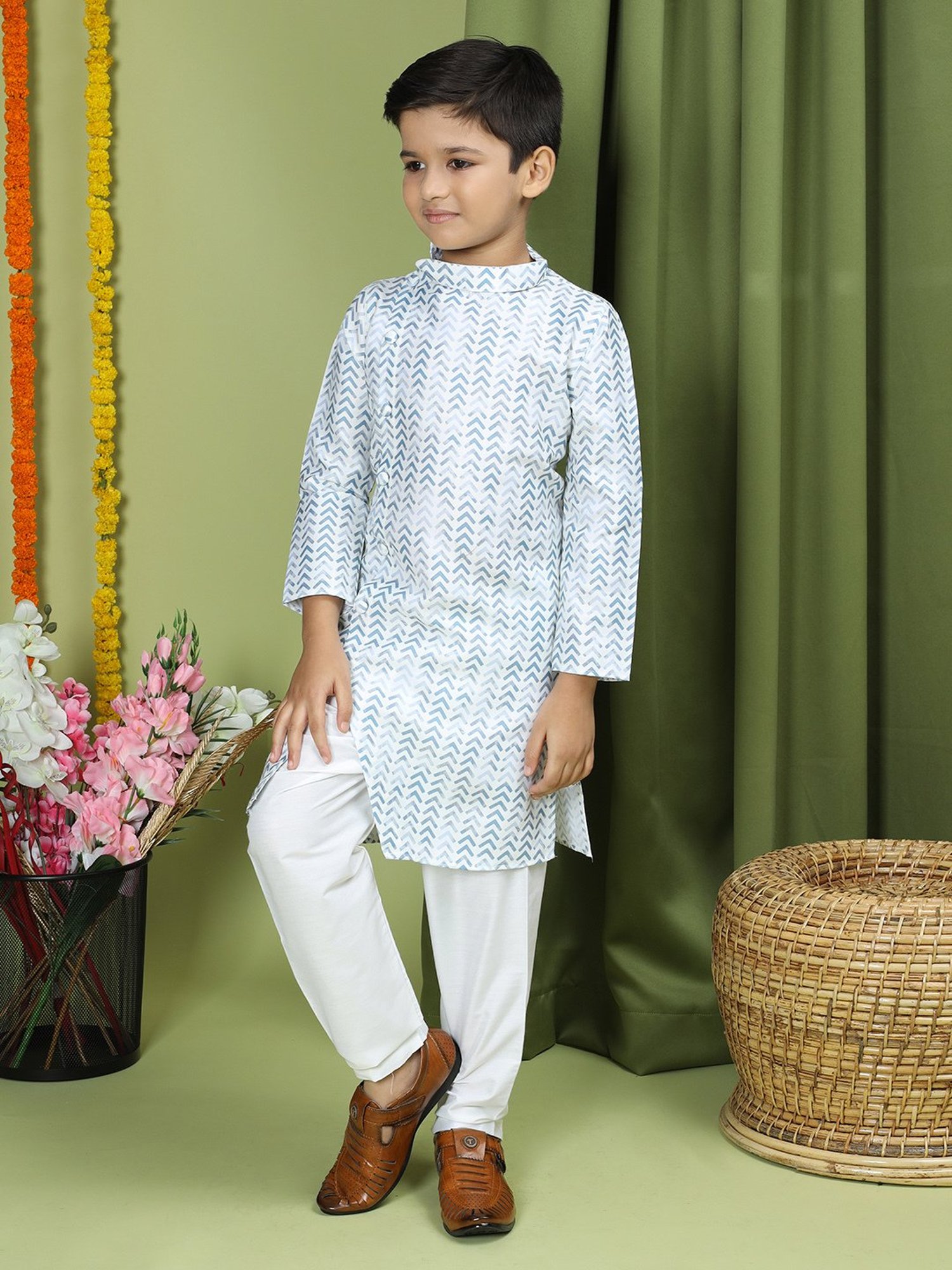 TABARD Kids White & Blue Printed Full Sleeves Kurta with Pyjamas