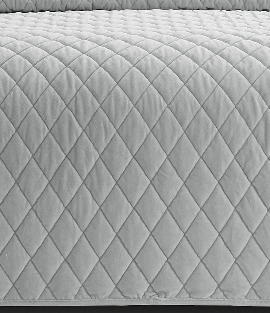 Vera Wang Diamond Velvet Quilt Mini Set