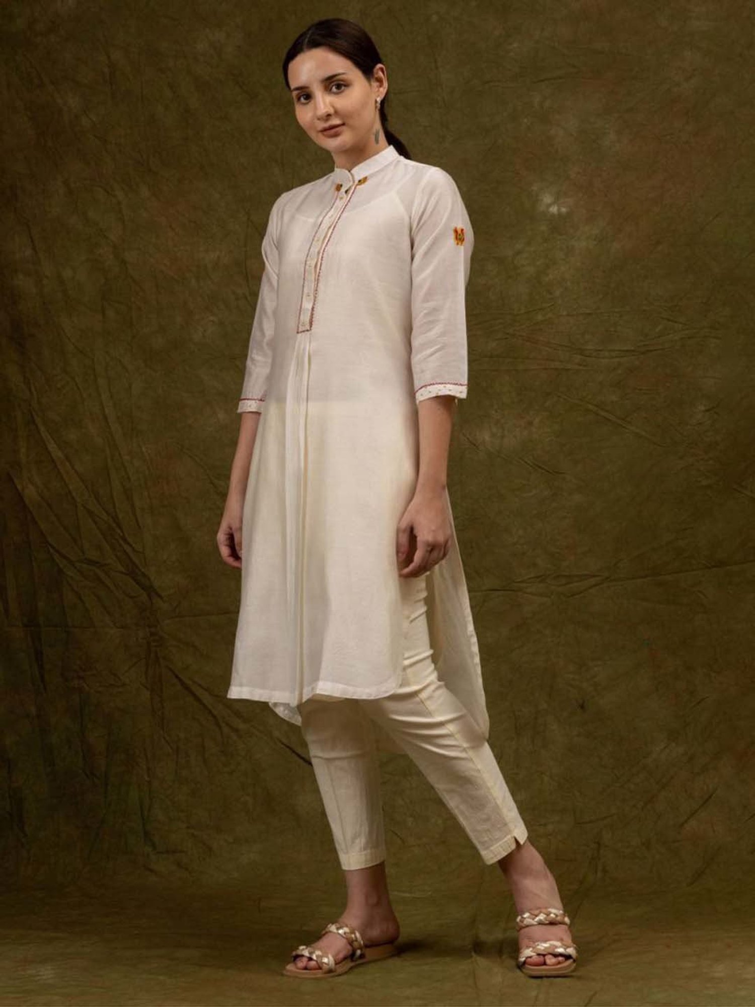 Mushio Off White Piacere Hand Embroidered Chanderi Silk Kurta With Slip
