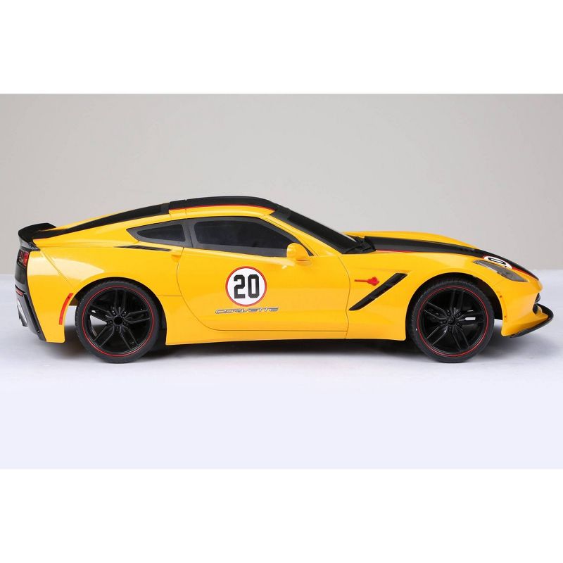 New Bright R/C Showcase Sportscar Racing Corvette C7 Yellow 9 .6v 1:8 Scale