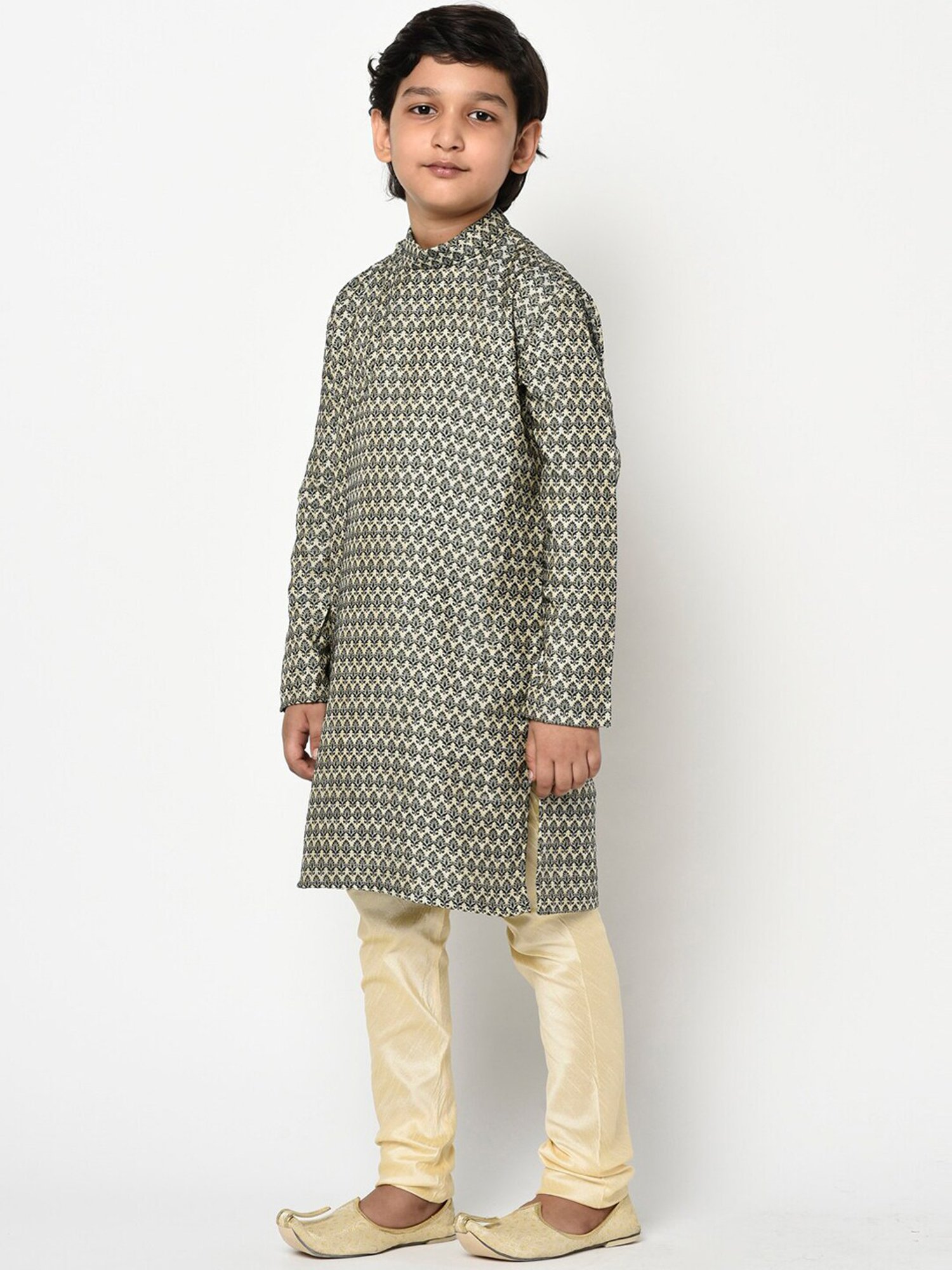 Deyann Kids Green & Cream Embroidery Full Sleeves Kurta with Pyjamas