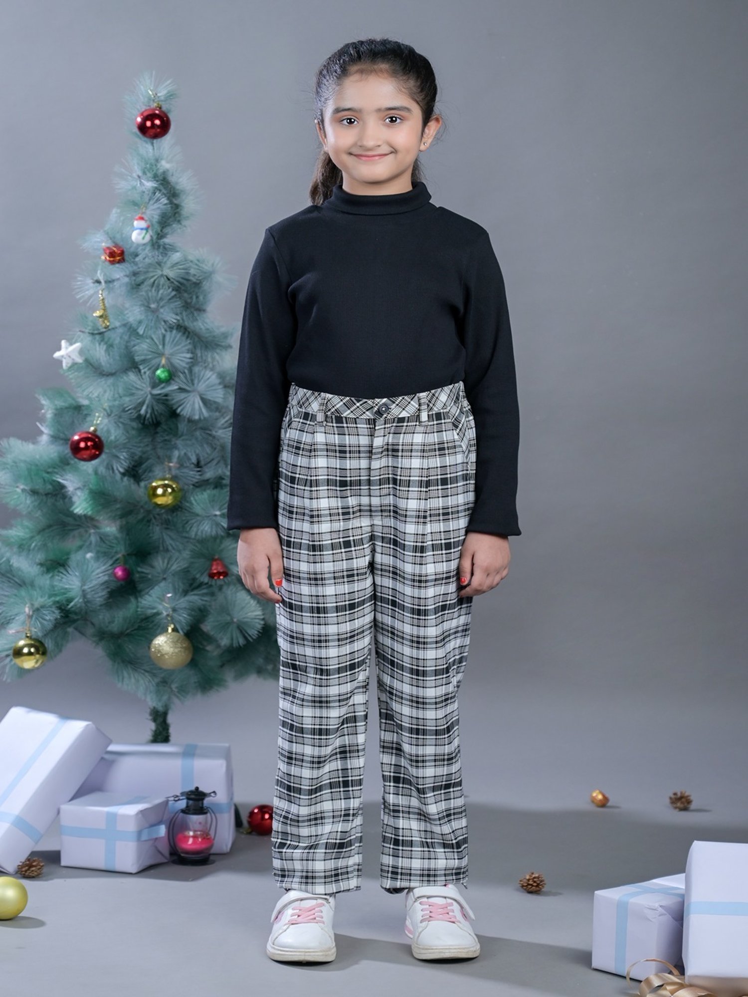 Budding Bees Kids Black Checks Full Sleeves T-Shirt with Pants