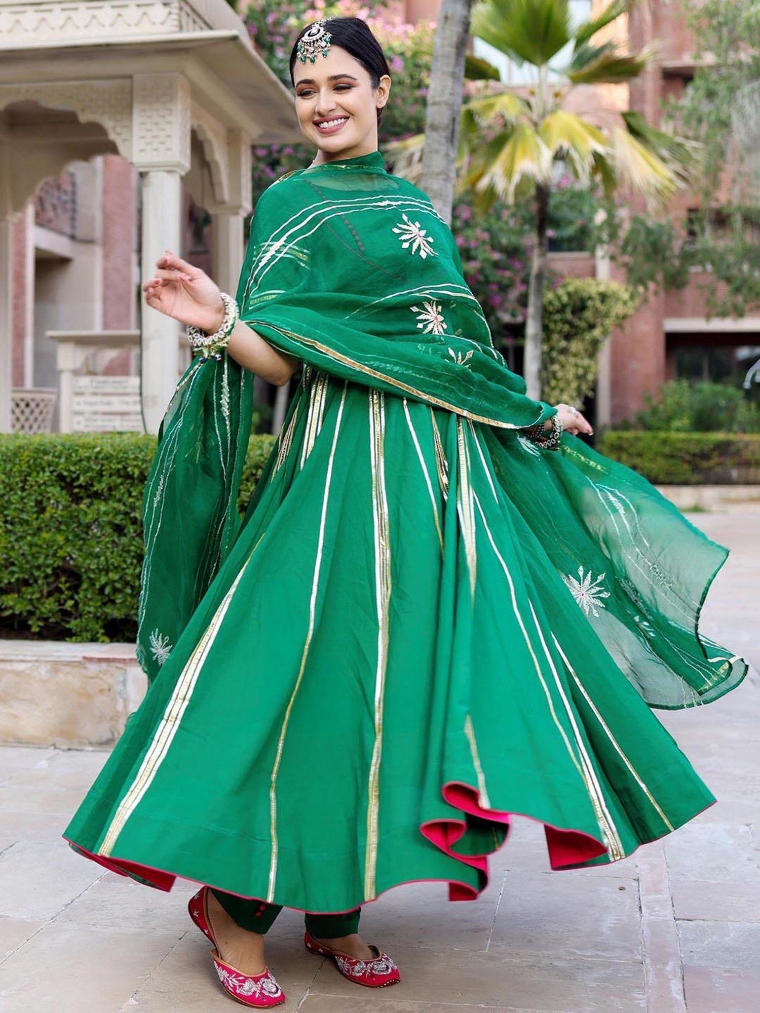 AACHHO Golf Green Gotapatti Suit Set