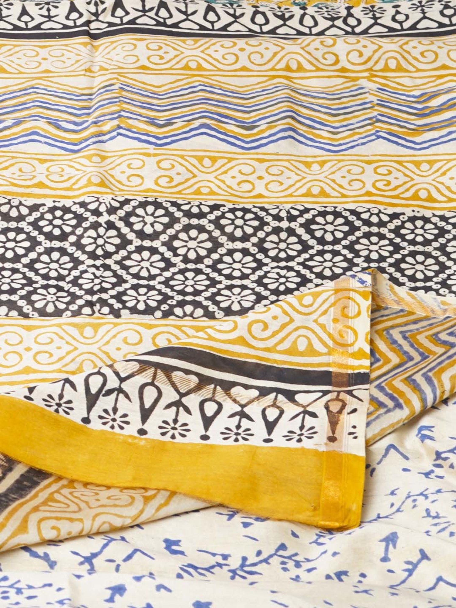 Unnati Silks Yellow Printed Saree With Unstitched Blouse