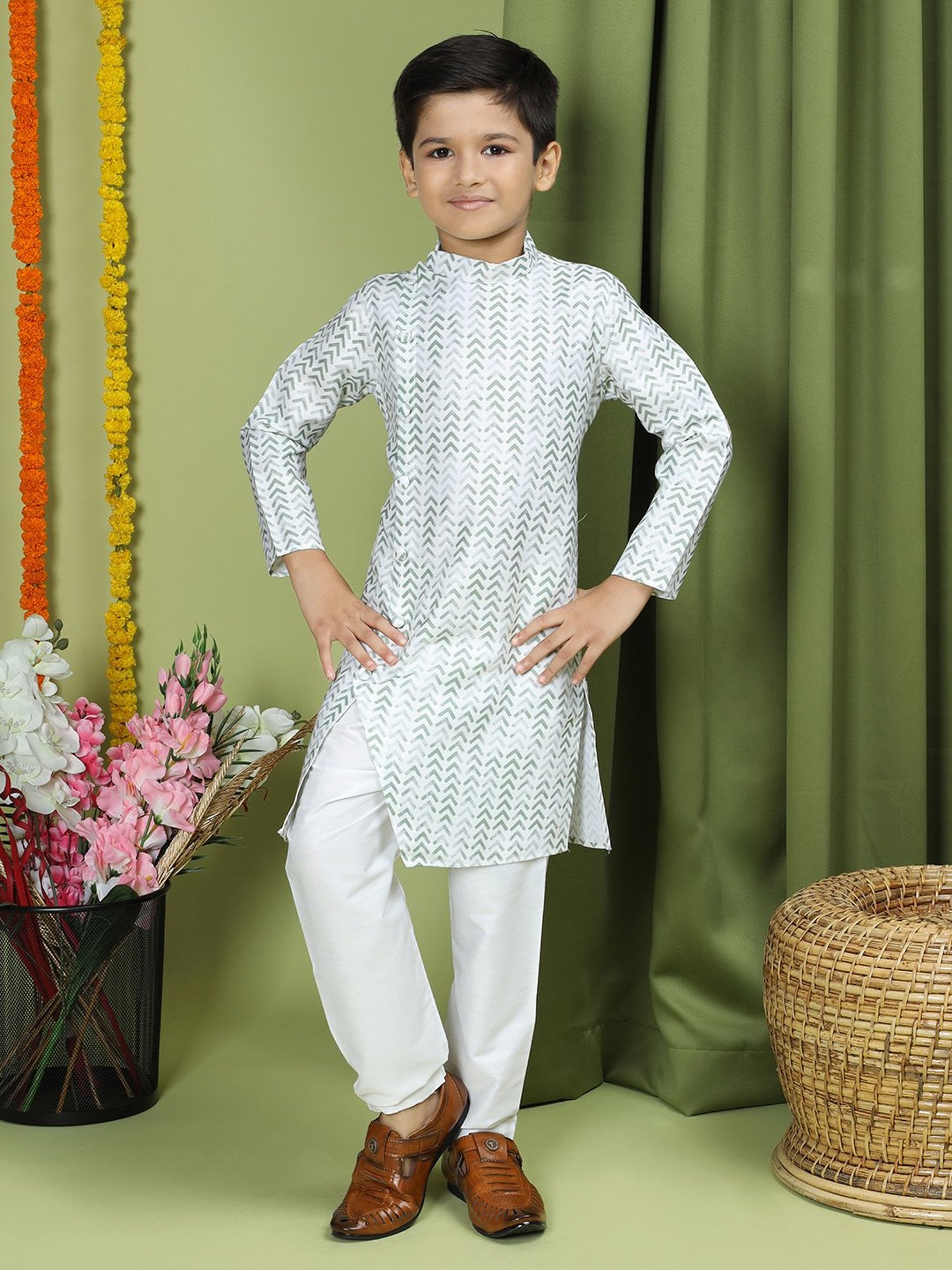 TABARD Kids White & Green Printed Full Sleeves Kurta with Pyjamas