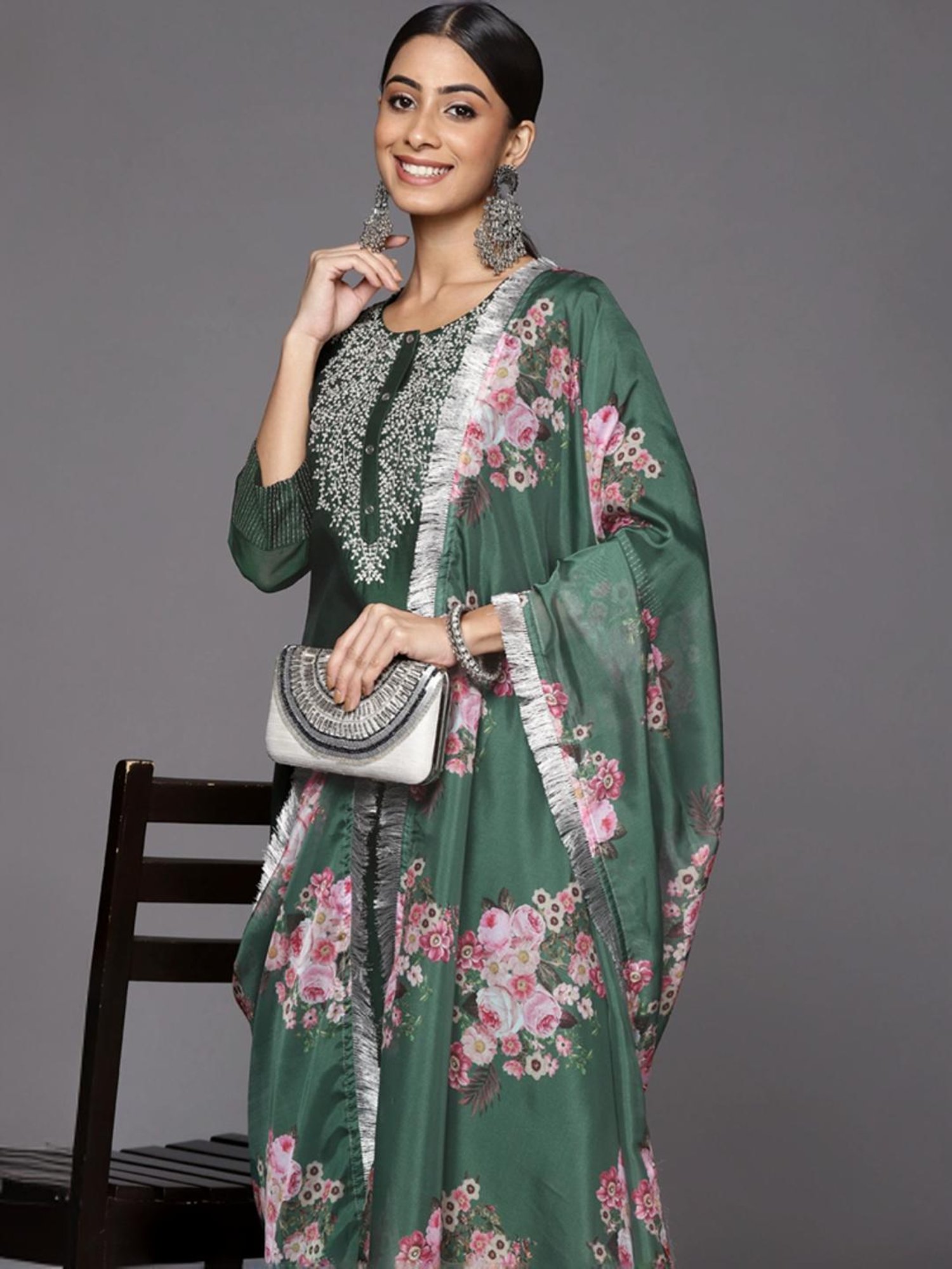 Varanga Green Embroidered Kurta Pant Set With Dupatta
