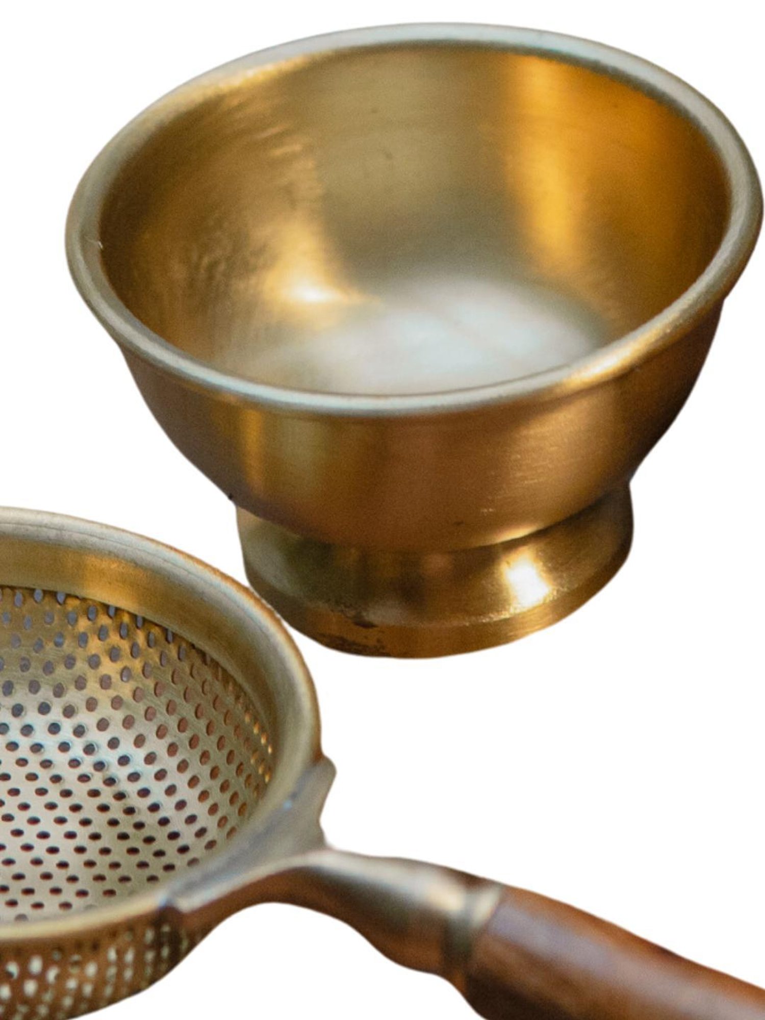 Ambi Gold Flower Matte Finish Brass Medium Sized Tea Strainer 2 Piece Set With Wooden Holder