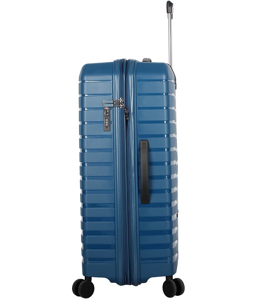 Pathfinder Resort Collection 28#double; Hardside Spinner