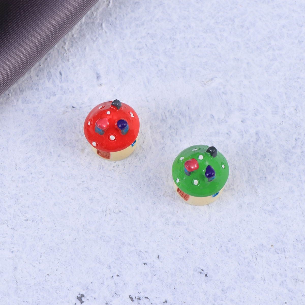 Mushroom House Micro Landscape Decoration Miniatures Terrarium mini house Decor DIY Lovely Mushroom Shaped Moss Ornaments Accessories (Extra Small Size, Red)