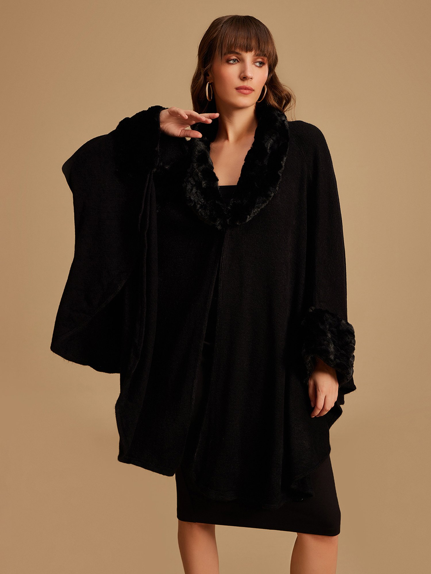 Kazo Cape With Fur Detail