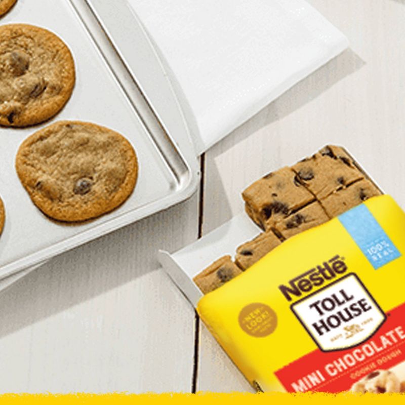 Pillsbury Big Deluxe Chocolate Chip Cookie Dough with Hershey's Mini Kisses - 16oz/12ct