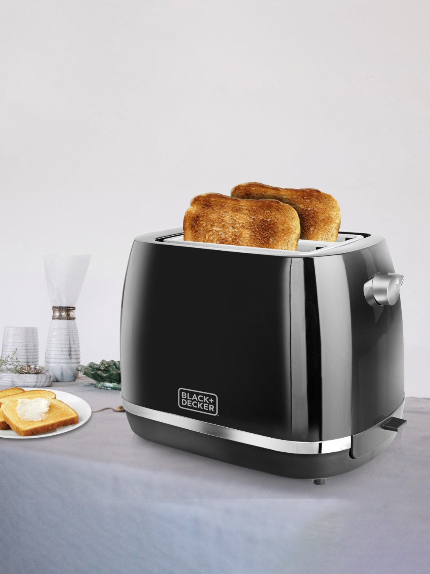 Black+Decker BXTO0202IN Toaster 870W with Bun Warmer & Browning Control (Black)