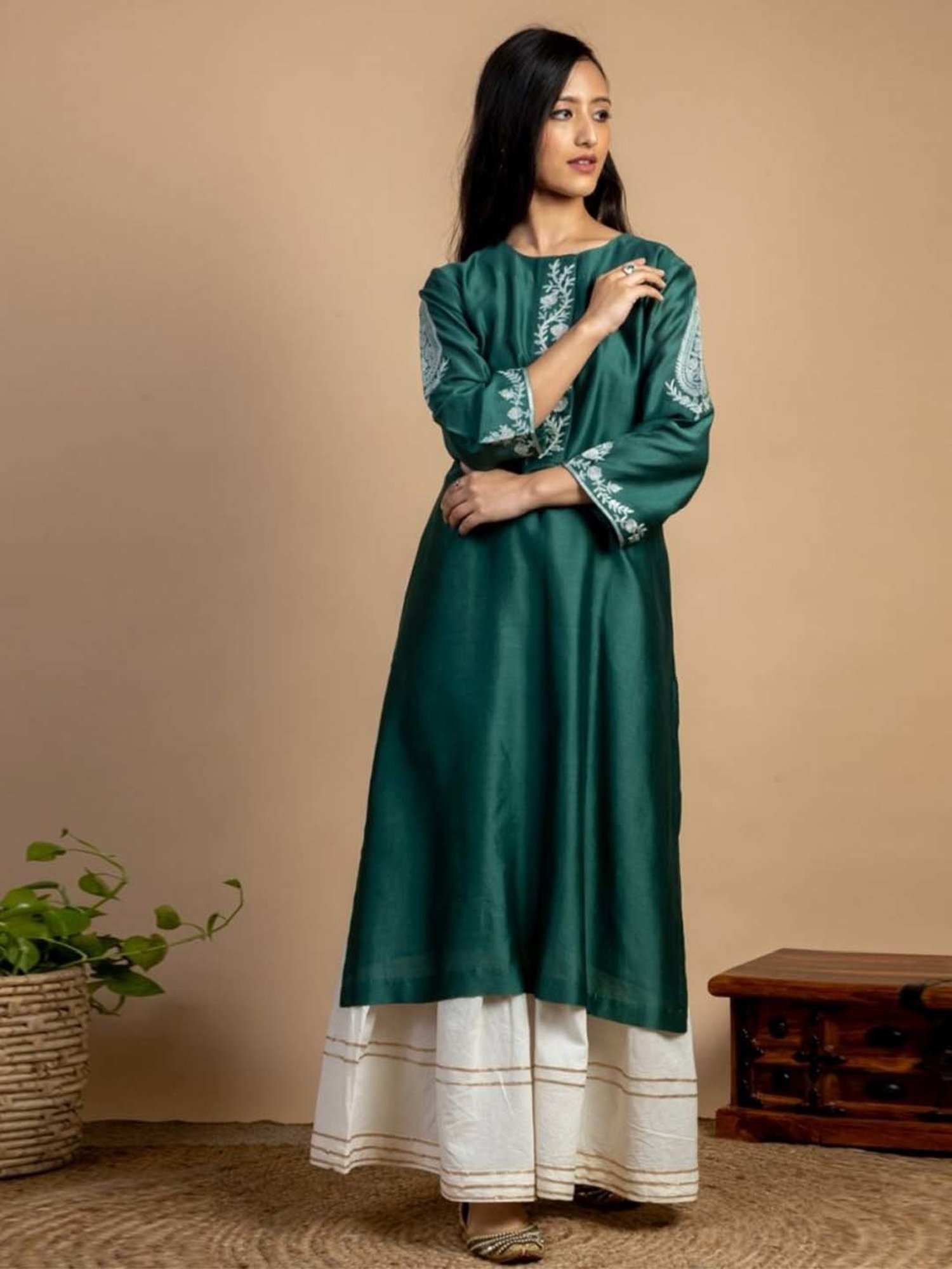 Mushio Bottle Green Drishti Embroidered Chanderi Silk Kurta