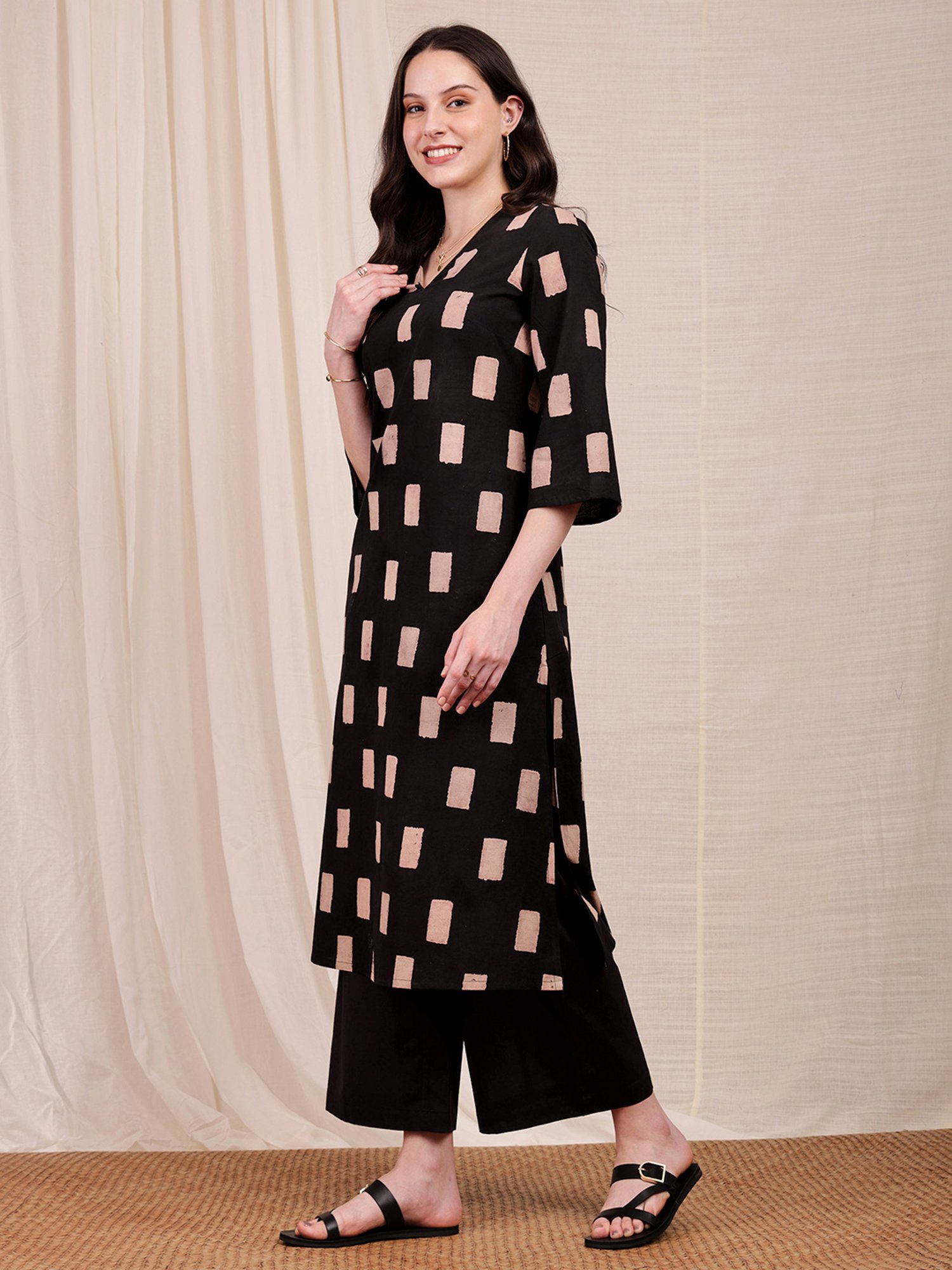 Pink Fort Black & Beige Cotton Printed Kurta With Pants